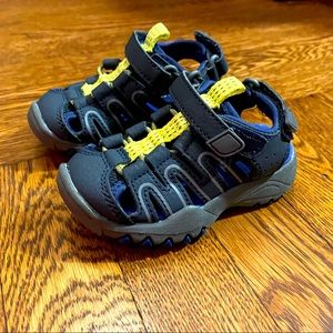 NEW Cat and Jack Size 5 Gray and Yellow Sandals